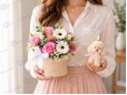 Pastel Aniversar - cutie cu flori
